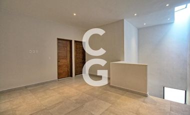 Casa en Venta en Cancún en Res. Vía Cumbres con Alberca y Terraza