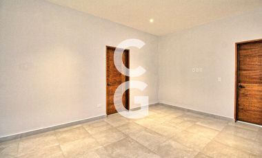 Casa en Venta en Cancún en Res. Vía Cumbres con Alberca y Terraza
