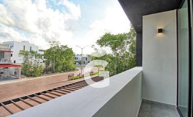 Casa en Venta en Cancún en Res. Vía Cumbres con Alberca y Terraza