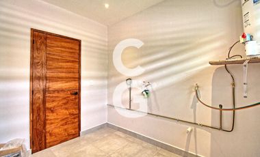 Casa en Venta en Cancún en Res. Vía Cumbres con Alberca y Terraza