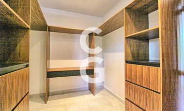 Casa en Venta en Cancún en Res. Vía Cumbres con Alberca y Terraza