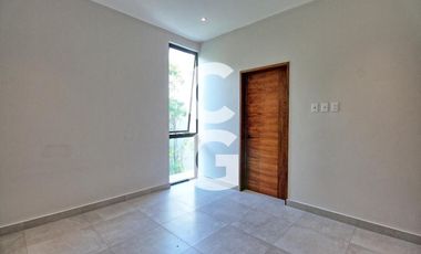 Casa en Venta en Cancún en Res. Vía Cumbres con Alberca y Terraza