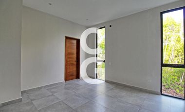 Casa en Venta en Cancún en Res. Vía Cumbres con Alberca y Terraza