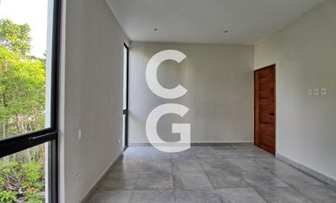 Casa en Venta en Cancún en Res. Vía Cumbres con Alberca y Terraza
