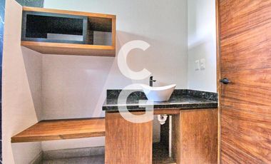 Casa en Venta en Cancún en Res. Vía Cumbres con Alberca y Terraza