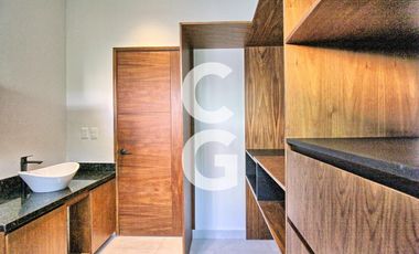 Casa en Venta en Cancún en Res. Vía Cumbres con Alberca y Terraza