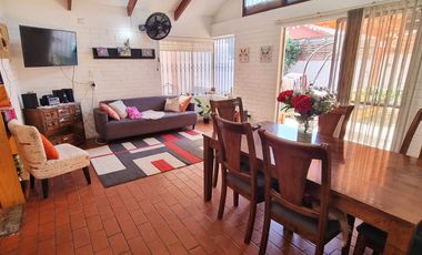 EXCELENTE CASA 5D/4B CON 3+ ESTACIONAMIENTOS.