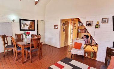 EXCELENTE CASA 5D/4B CON 3+ ESTACIONAMIENTOS.