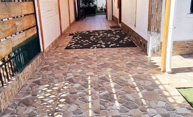 EXCELENTE CASA 5D/4B CON 3+ ESTACIONAMIENTOS.