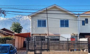 EXCELENTE CASA 5D/4B CON 3+ ESTACIONAMIENTOS.