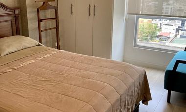 Arriendo departamento con balcón sin muebles.