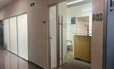 RENTA CONSULTORIO MEDICO  EQUIPADO AZUNA CANCUN 2 CUBICULOS