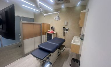 RENTA CONSULTORIO MEDICO  EQUIPADO AZUNA CANCUN 2 CUBICULOS