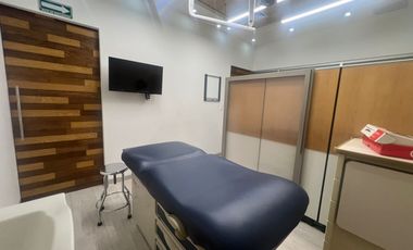 RENTA CONSULTORIO MEDICO  EQUIPADO AZUNA CANCUN 2 CUBICULOS