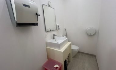 RENTA CONSULTORIO MEDICO  EQUIPADO AZUNA CANCUN 2 CUBICULOS