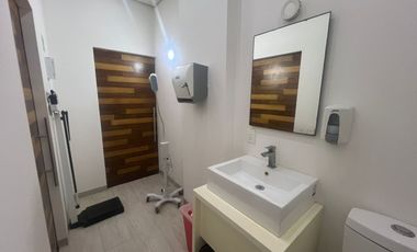RENTA CONSULTORIO MEDICO  EQUIPADO AZUNA CANCUN 2 CUBICULOS