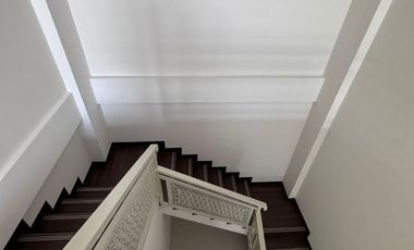 Ruko Jl Manukan Tengah Raya Lokasi Strategis Dekat Rumah Sakit, Sekolah, Dan Pertokoan