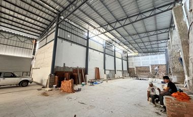 Bodega frente a Cd industrial