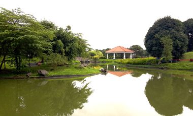 6-Bedroom House With Swimming Pool in  Ayala Westgrove Heights Silang Cavite