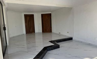 Espectacular casa en Bosques de Las Lomas! Terreno en esquina, 5 habitaciones!