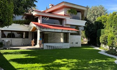 Espectacular casa en Bosques de Las Lomas! Terreno en esquina, 5 habitaciones!