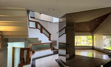 Espectacular casa en Bosques de Las Lomas! Terreno en esquina, 5 habitaciones!