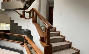 Espectacular casa en Bosques de Las Lomas! Terreno en esquina, 5 habitaciones!