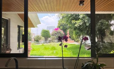 Espectacular casa en Bosques de Las Lomas! Terreno en esquina, 5 habitaciones!