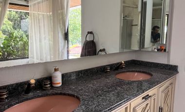 Espectacular casa en Bosques de Las Lomas! Terreno en esquina, 5 habitaciones!