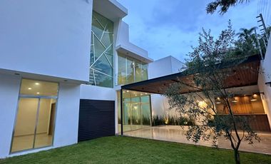 Residencia de lujo en Venta sobre Av. Naciones Unidas, Opción a 4 rec.