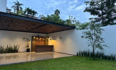 Residencia de lujo en Venta sobre Av. Naciones Unidas, Opción a 4 rec.