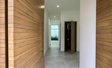 Residencia de lujo en Venta sobre Av. Naciones Unidas, Opción a 4 rec.