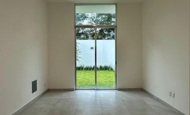 Residencia de lujo en Venta sobre Av. Naciones Unidas, Opción a 4 rec.