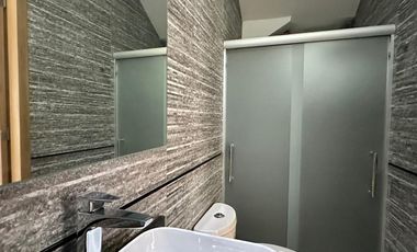 Residencia de lujo en Venta sobre Av. Naciones Unidas, Opción a 4 rec.