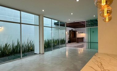 Residencia de lujo en Venta sobre Av. Naciones Unidas, Opción a 4 rec.