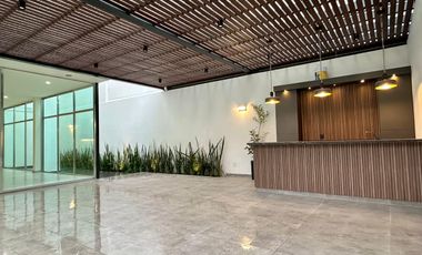 Residencia de lujo en Venta sobre Av. Naciones Unidas, Opción a 4 rec.