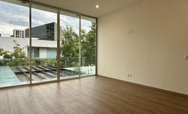 Residencia de lujo en Venta sobre Av. Naciones Unidas, Opción a 4 rec.