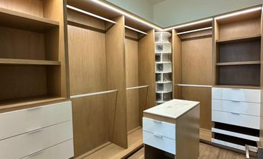 Residencia de lujo en Venta sobre Av. Naciones Unidas, Opción a 4 rec.