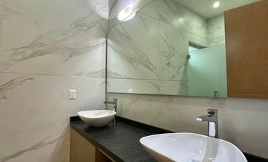 Residencia de lujo en Venta sobre Av. Naciones Unidas, Opción a 4 rec.