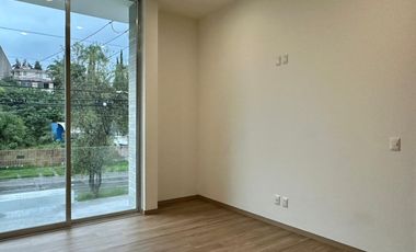 Residencia de lujo en Venta sobre Av. Naciones Unidas, Opción a 4 rec.