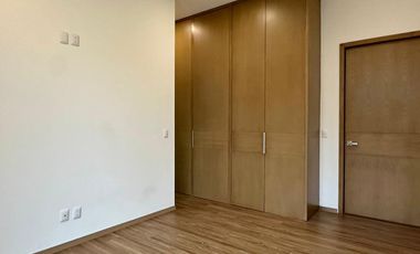 Residencia de lujo en Venta sobre Av. Naciones Unidas, Opción a 4 rec.