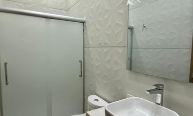 Residencia de lujo en Venta sobre Av. Naciones Unidas, Opción a 4 rec.