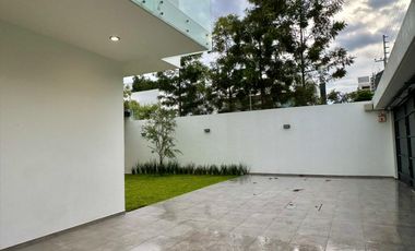 Residencia de lujo en Venta sobre Av. Naciones Unidas, Opción a 4 rec.