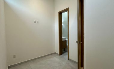 Residencia de lujo en Venta sobre Av. Naciones Unidas, Opción a 4 rec.