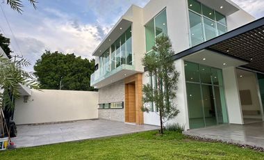 Residencia de lujo en Venta sobre Av. Naciones Unidas, 4 rec.