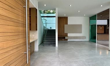 Residencia de lujo en Venta sobre Av. Naciones Unidas, 4 rec.