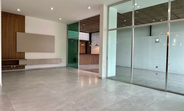 Residencia de lujo en Venta sobre Av. Naciones Unidas, 4 rec.