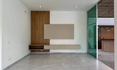 Residencia de lujo en Venta sobre Av. Naciones Unidas, 4 rec.