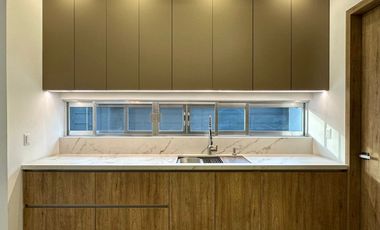 Residencia de lujo en Venta sobre Av. Naciones Unidas, 4 rec.