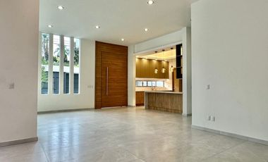 Residencia de lujo en Venta sobre Av. Naciones Unidas, 4 rec.